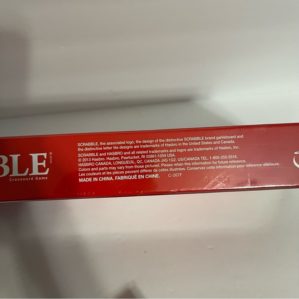 Hasbro Scrabble Game - A8166 SEALED NEW 2013 - Picture 3 of 3